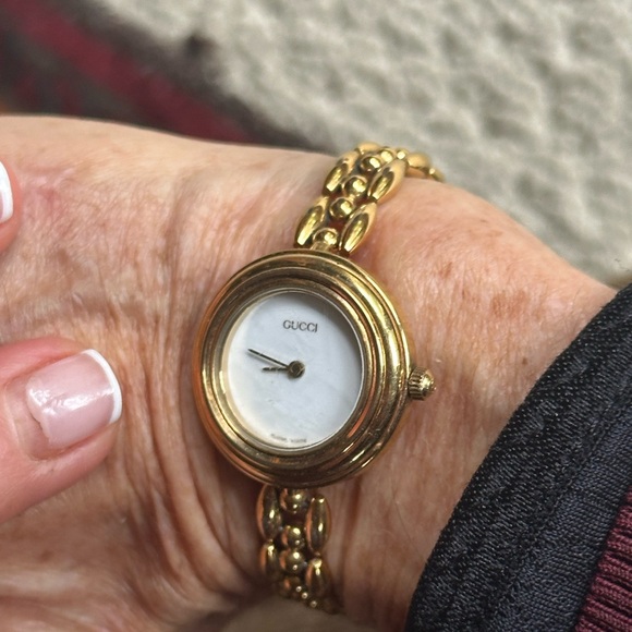 Gucci Gold Timepiece with White Face - Picture 2 of 4
